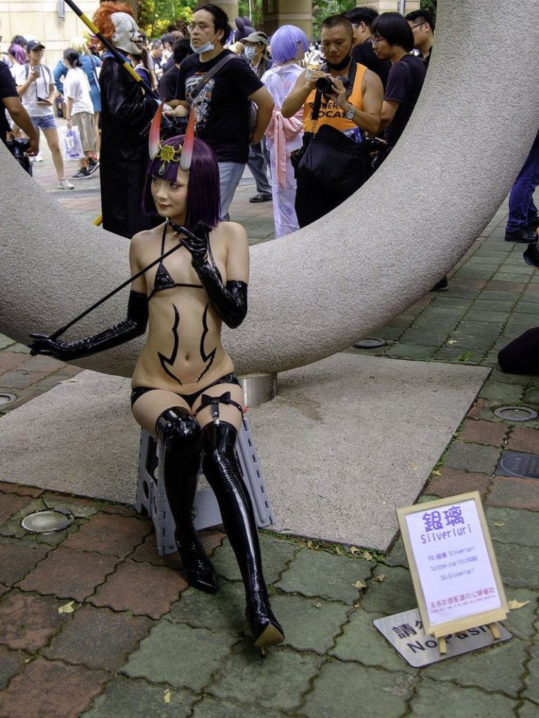 過激すぎる！？海外イベントのエロいコスプレ Vol.2 20